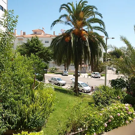 Appartamento Living With Art In Carcavelos (Lisbon)