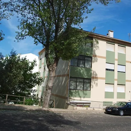 Living With Art In Appartamento Carcavelos (Lisbon)